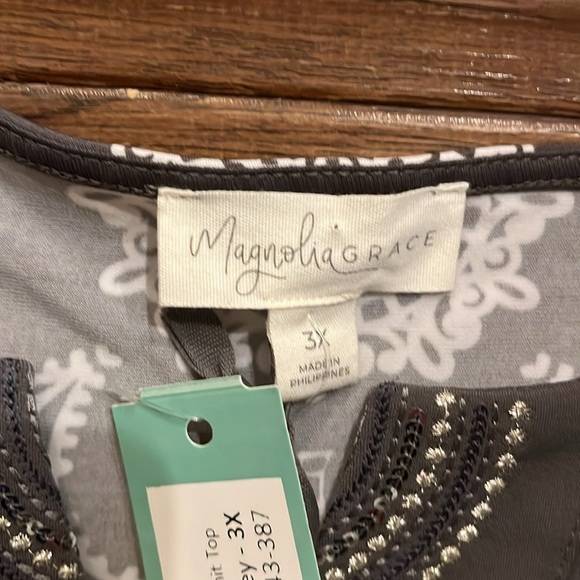Magnolia Grace Reeny Embellished Split Neck Sleeveless Top Size 3X - Picture 2 of 5